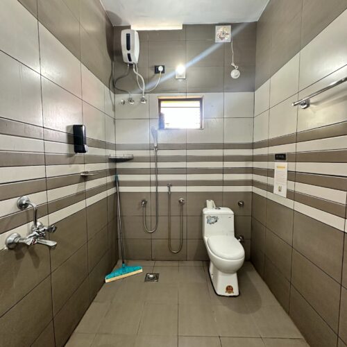6-Bed AC Dormitory Room